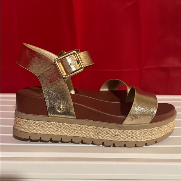 MIA Kenji Gold Platform Sandals - size 7 - Picture 3 of 5